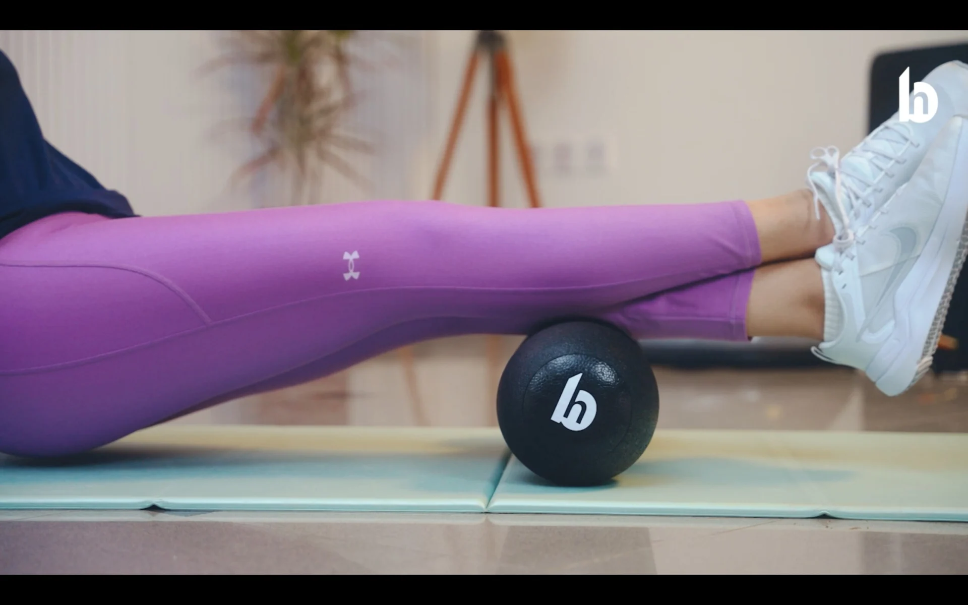 Calf muscle stretch with foam roller