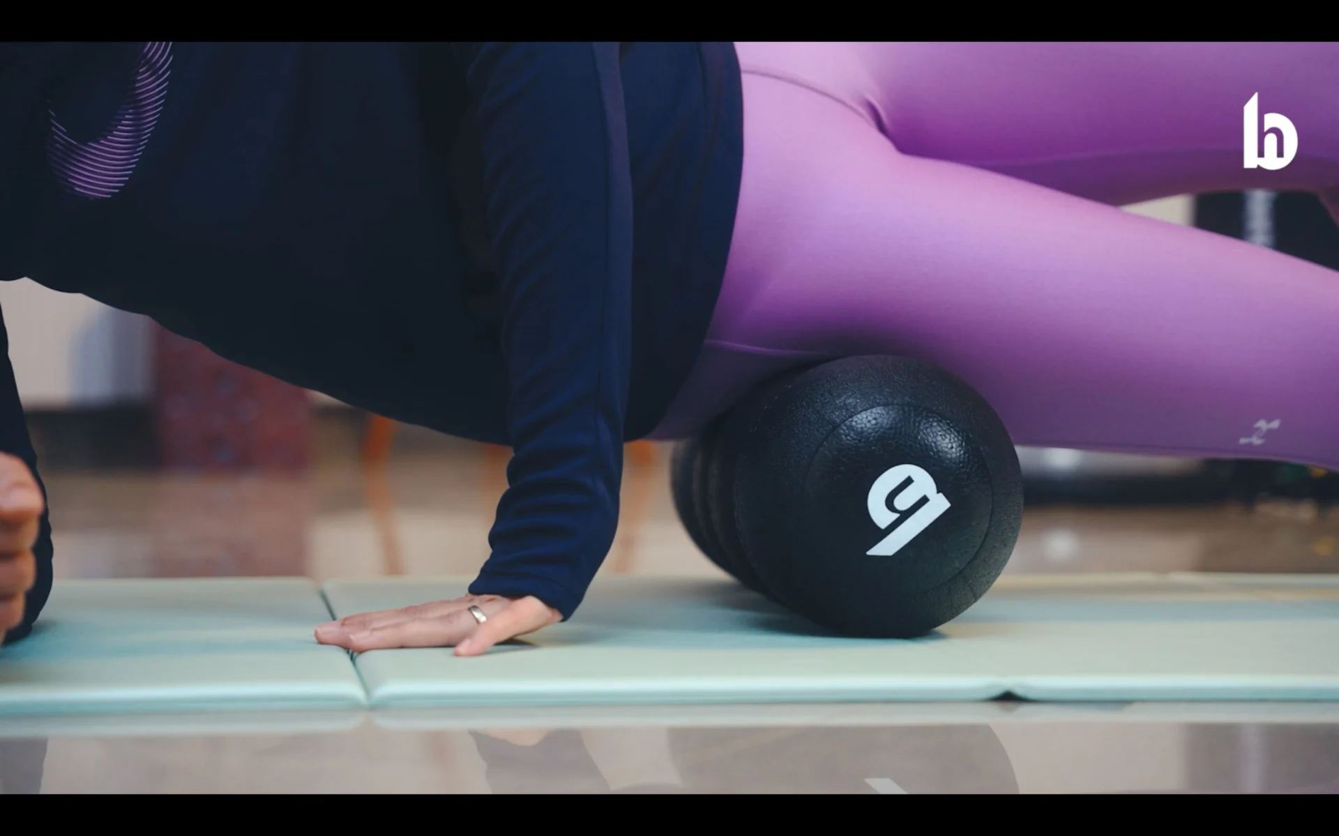 IT band tract stretches with foam roller